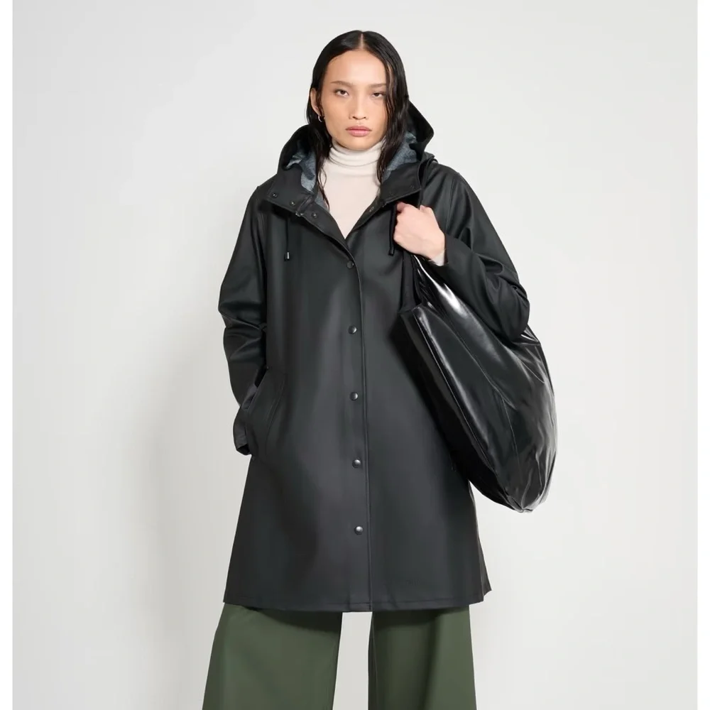 New Stutterheim Mosebacke Raincoat Black Hooded Women's Large
